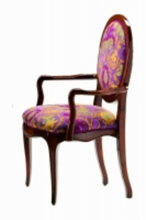 C扶手椅 餐厅家具中的优雅与实用之选